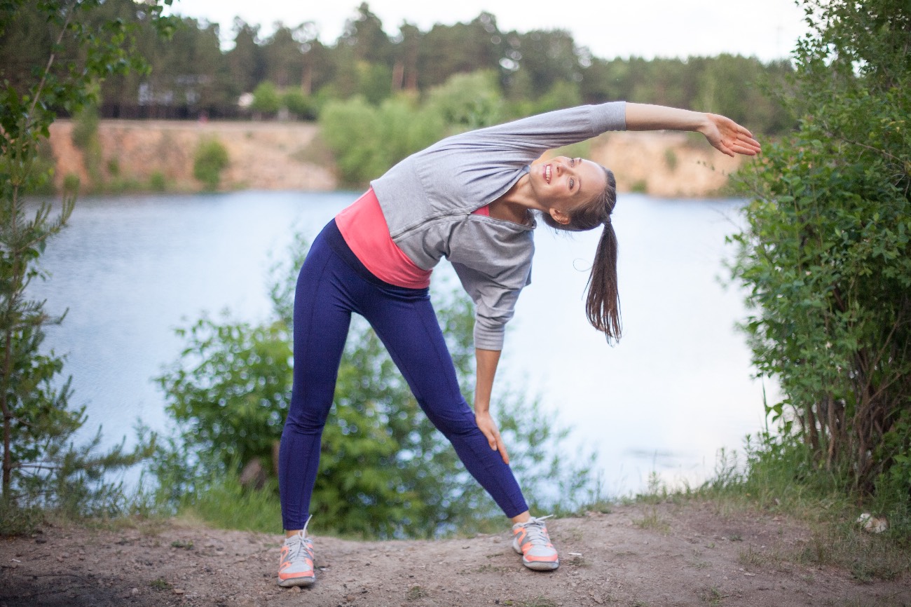 Füsioterapeut Pille näitab ette, kuidas õlad pingest vabaks saada. See video on sulle, kui: istud suurema osa päevast sundasendis; tunned kaelas või turjas kang